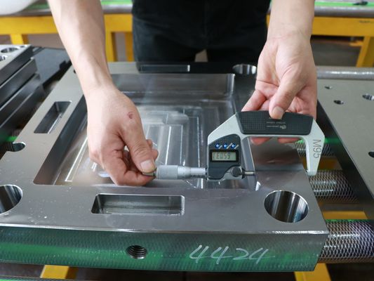 CNC Machinaal bewerkte Plastic Vormdelen met Precisiekader het Afkanten