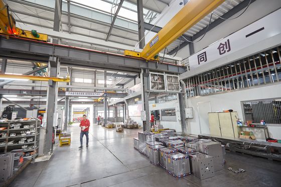 De Gevormde die Stukken van het precisiemalen Injectie met beroking-Vrije Houten Doos worden verpakt